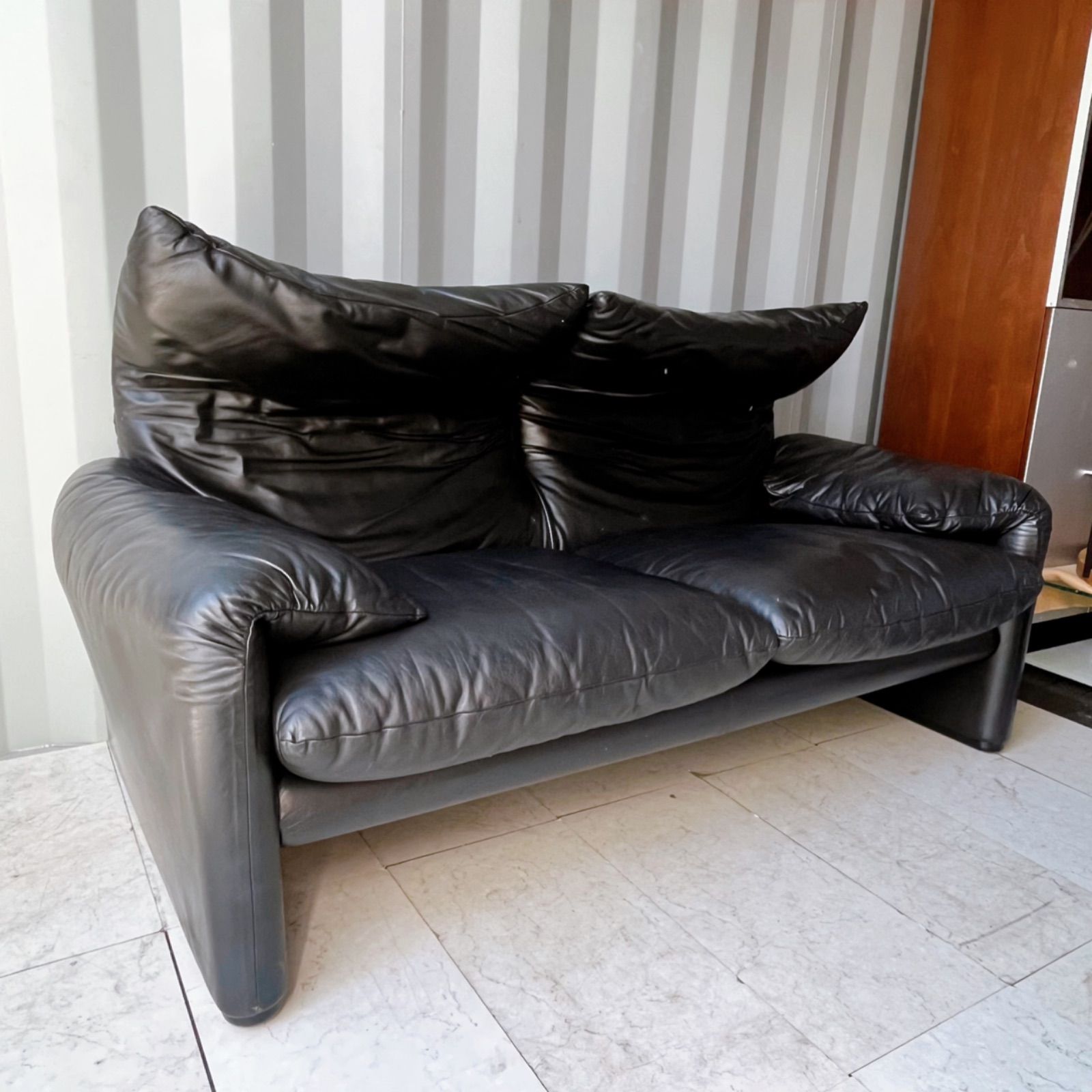 カッシーナ マラルンガ イタリア製高級本革ブラックシングルソファ Cassina ☆ 中古 程度良好 カッシーナ マラルンガ 1人掛ソファ