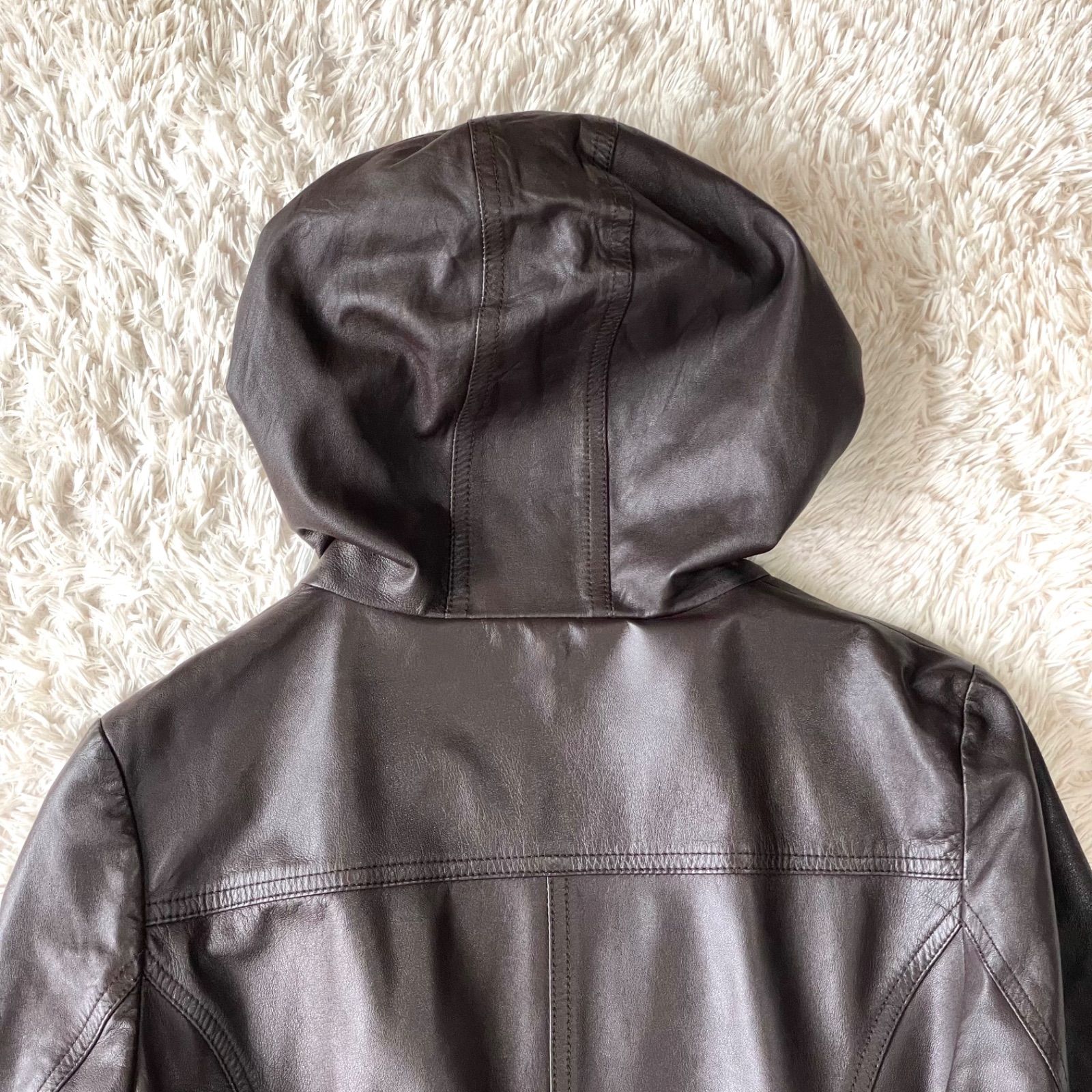 ダークブラウン