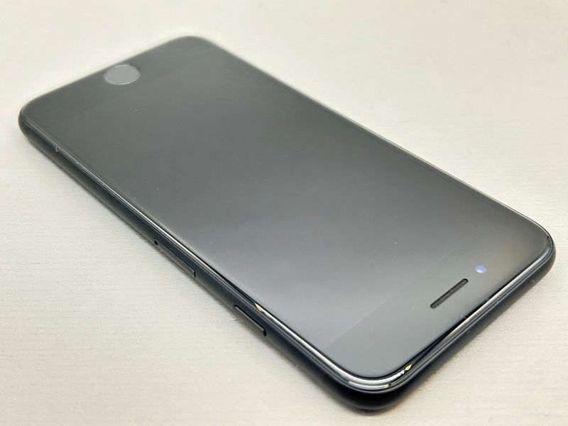 中古】iPhone7 128GB 【超美品 利用制限○】SIMロック解除済み