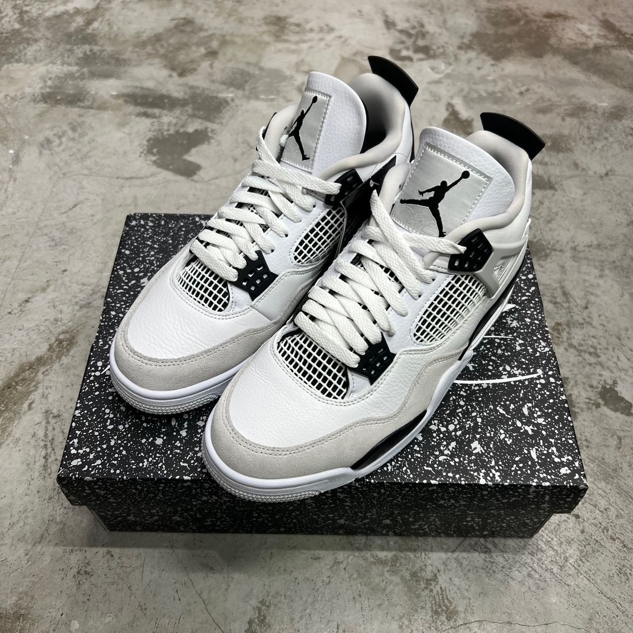 靴 Nike Air Jordan 4 \