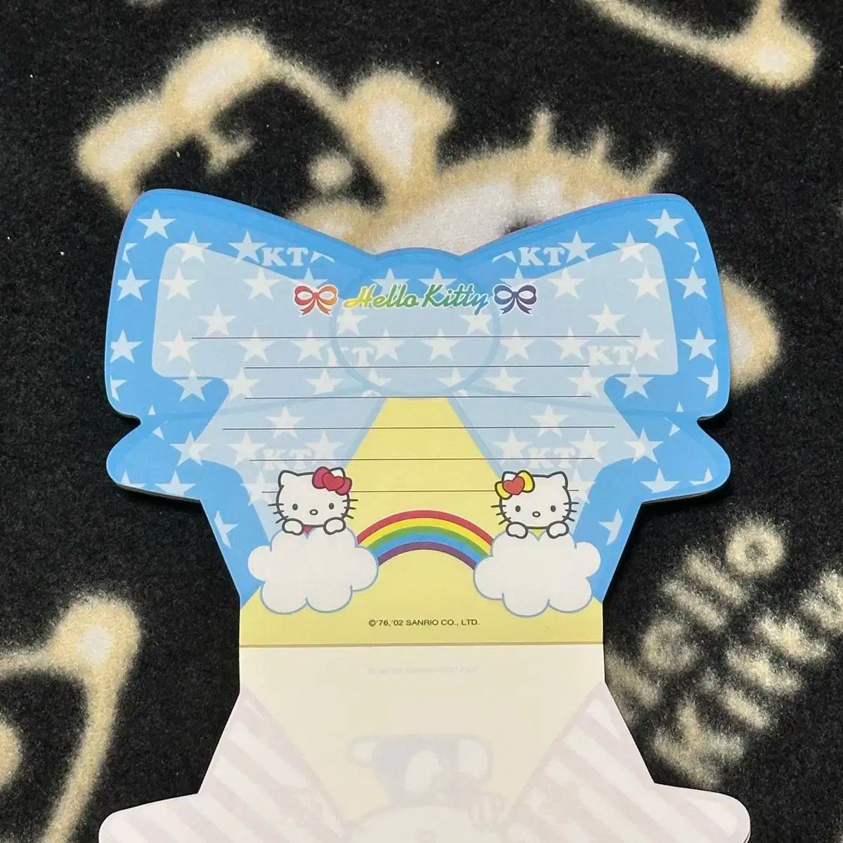 【未使用、未開封】　キティちゃん　リボン型　ダイカットメモ帳　2002 2002 古典 キティ リボン 型抜き メモ帳 ステッカー 含む
