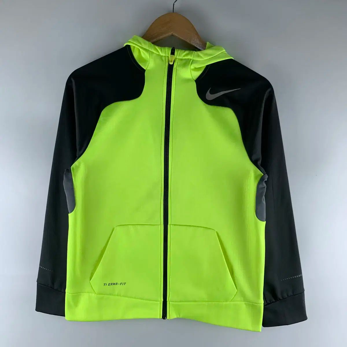 新品 NIKE サーマスフィア サーマフィット フルジップ ジャケット パーカー Amazon.co.jp: NIKE(ナイキ) PRO Therma-FIT プロ サーマ