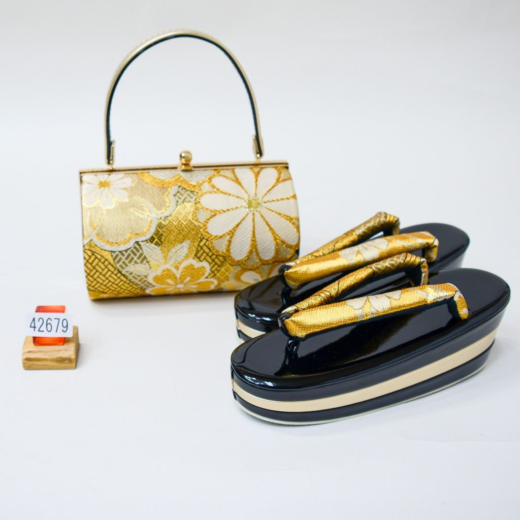 草履バッグセット 帯地 三段 フリーサイズ 24cm 適合足サイズ22.5～24.5cm 金色×黒色 振袖 成人式 結婚式 NO42679
