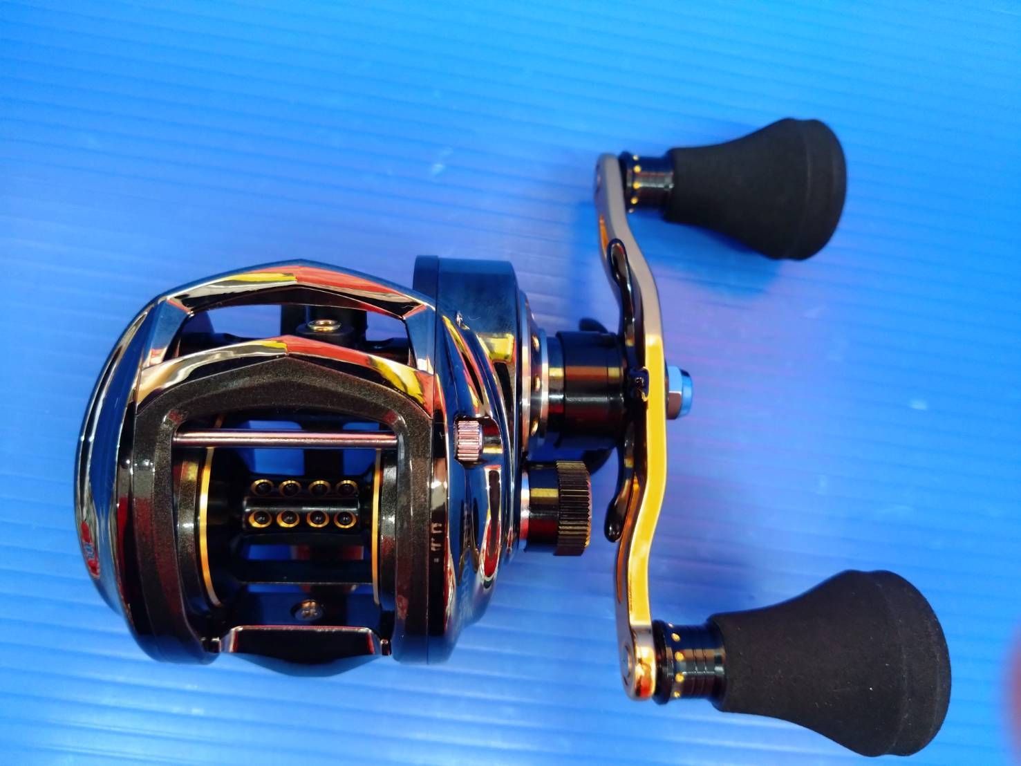 abu　アブガルシア ビッグシューターコンパクト　ベイトリール　右巻き Amazon | アブガルシア(Abu Garcia) ベイトリール REVO ビッグ