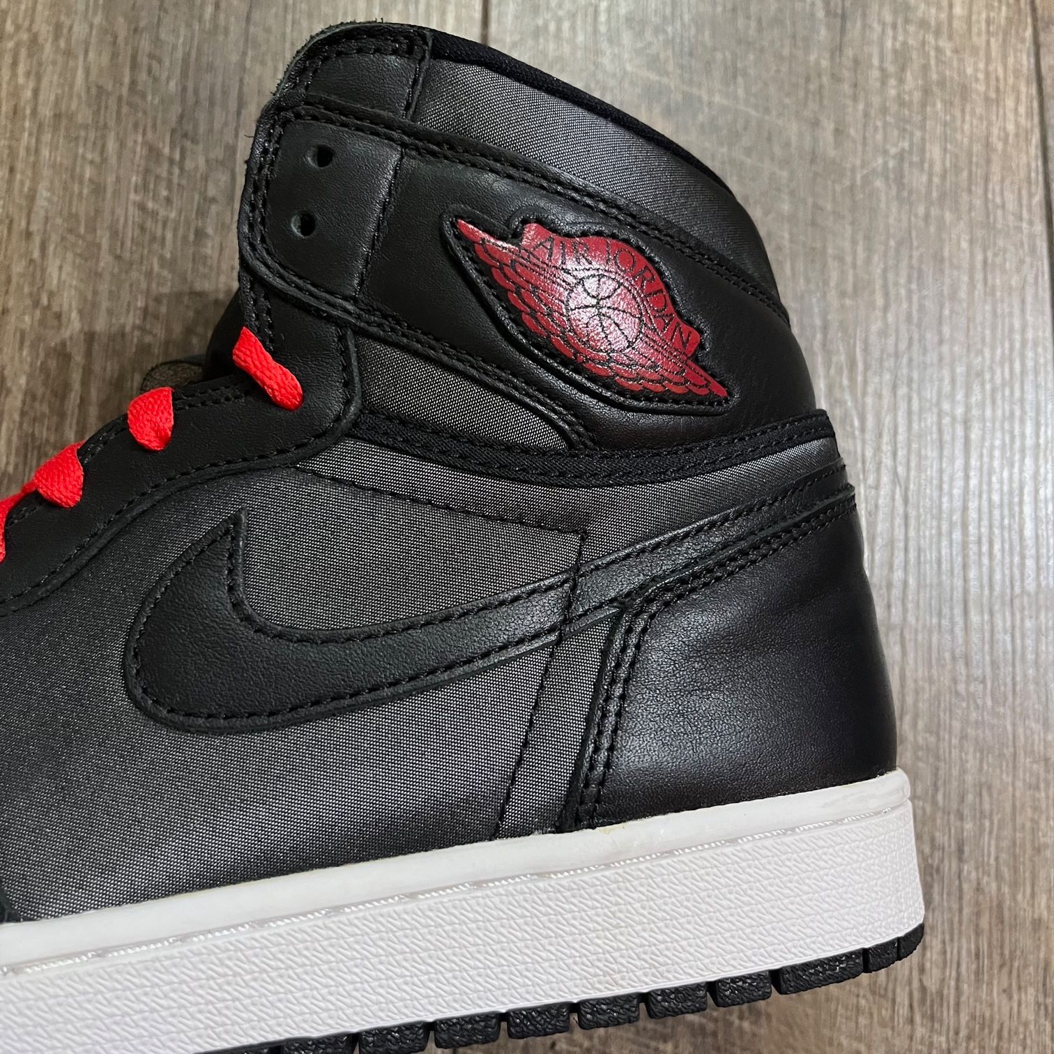 国内正規 Nike Air Jordan 1 Retro High OG BLACK SATIN 555088-060 