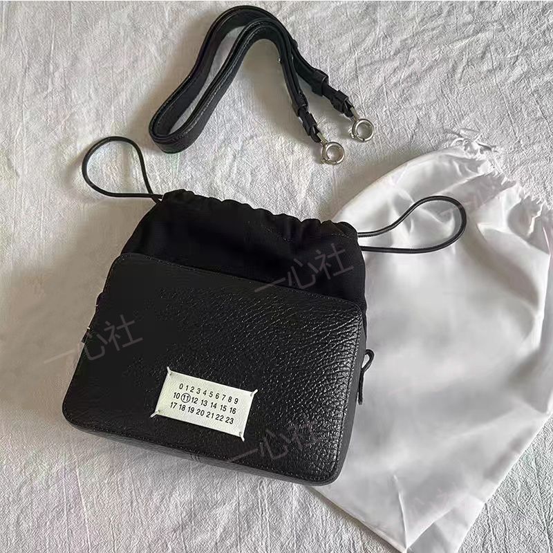 割引中！Maison Margiela 5ACカメラバッグ ユニセックス P199 - メルカリ 