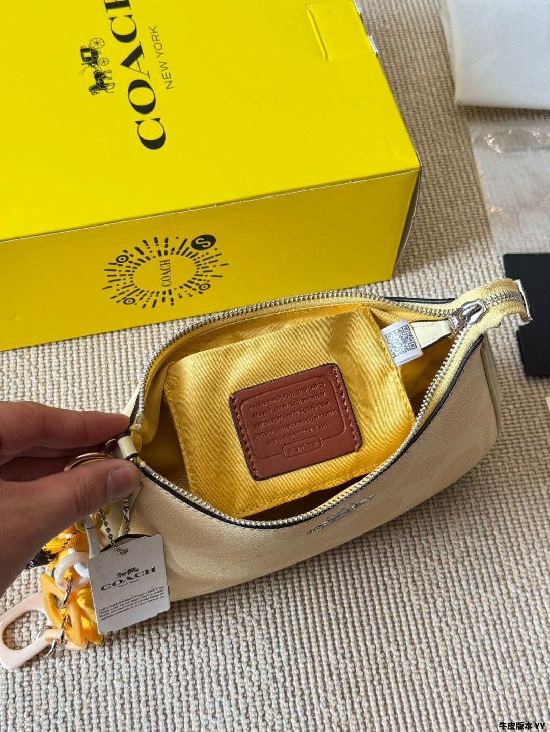 Teri アンダーアームバッグ