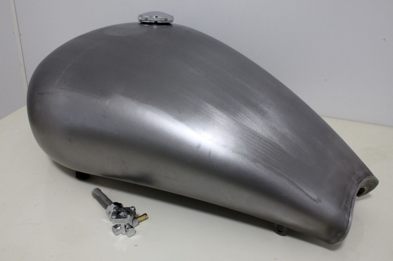 タイムセール実施中！】新品・未使用品 DRAGSTAR400 ドラッグ