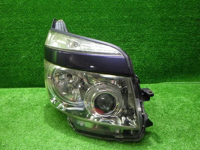 ヴォクシー　ZRR70W/ZS前期　ヘッドライト左右　セットHID 28-203 70ヴォクシー 右ヘッドライト HID ZRR70/75 前期 28-203 V9