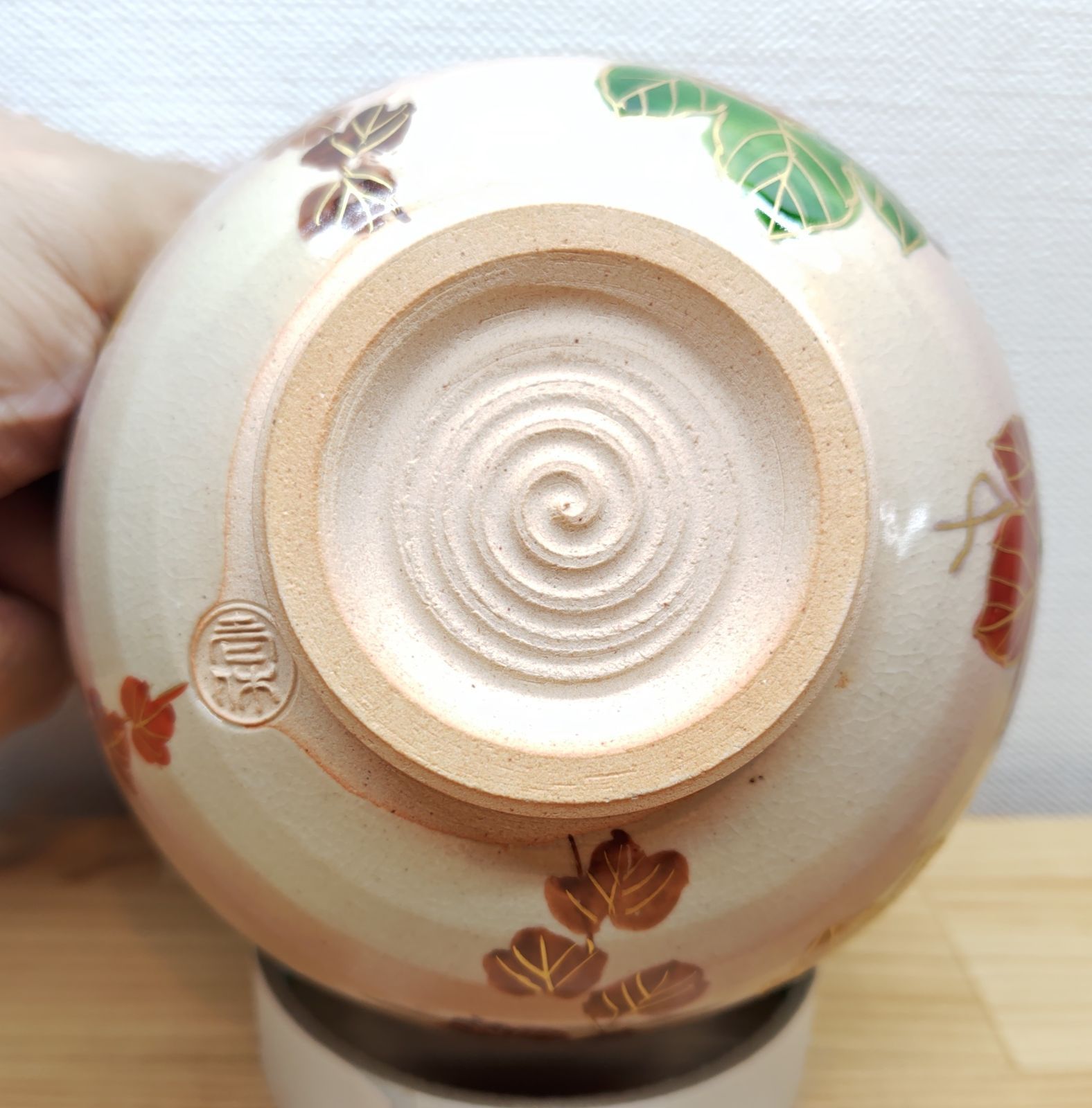 送料込【逢絢亭・新品】茶道具 茶碗 杣山焼 色絵 菊の図 杣山契月 共箱入り 逢絢亭・新品】茶道具 茶碗 京焼 乾山 赤蔦の絵 内黒塗 壱休窯
