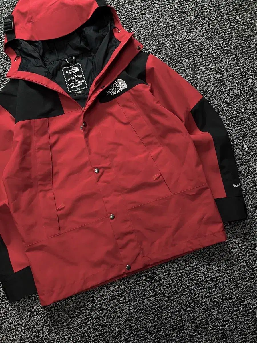 GORE-TEX₍ゴアテックス レッド