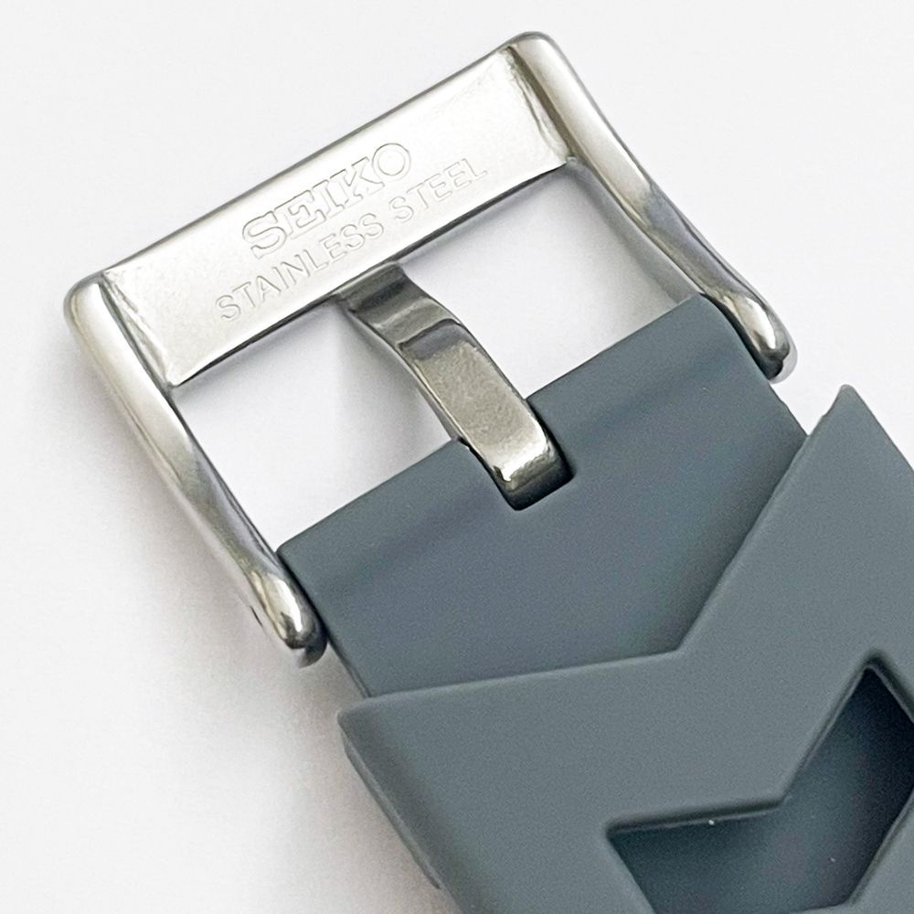 R*e様 SEIKO 純正ライトグレーシリコンラバーベルト取付幅22mmほぼ未使 R*e様 SEIKO 純正ライトグレーシリコンラバーベルト取付幅22mmほぼ未