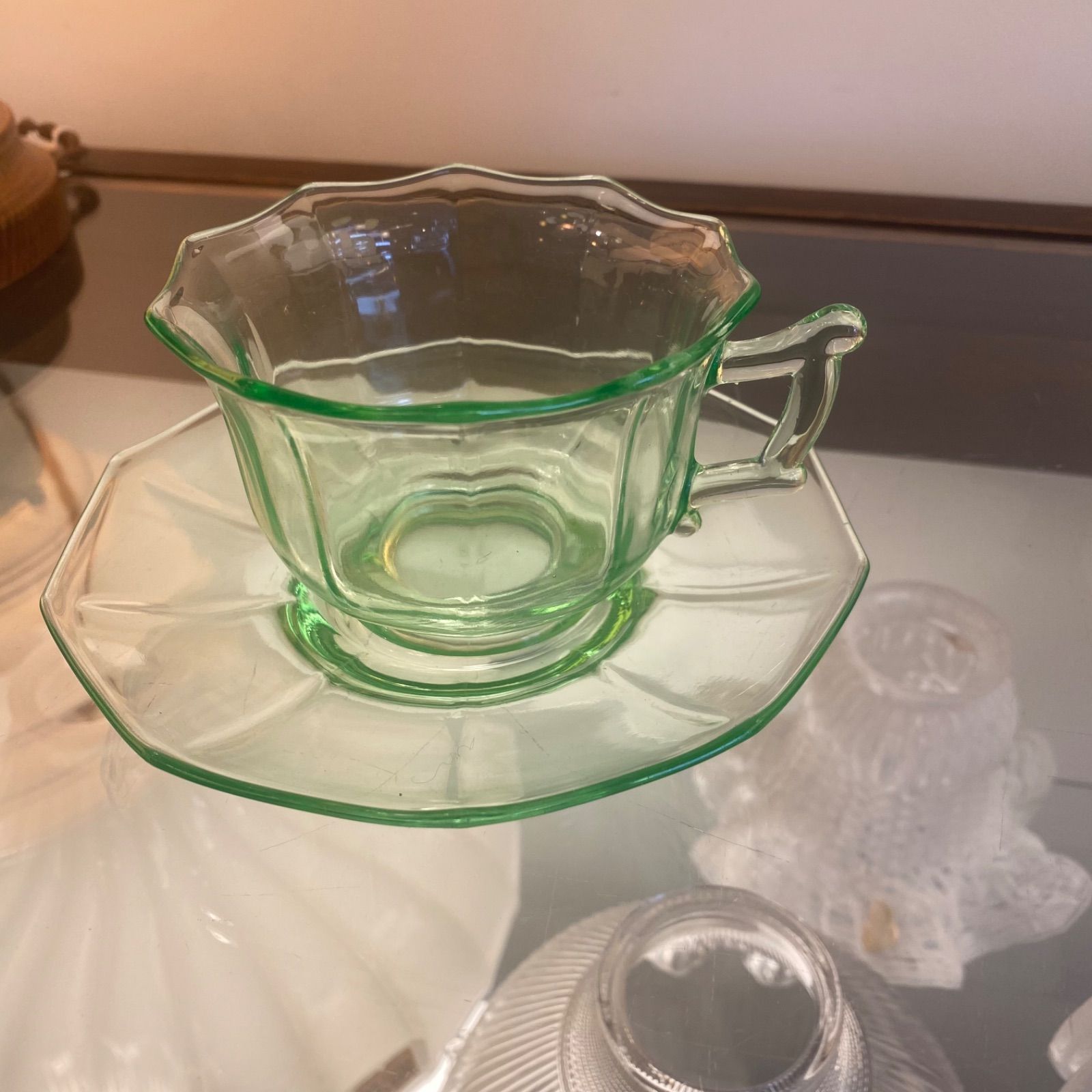 1930年代 CAMBRIDGEライトグリーン カップ＆ソーサー ウランガラス