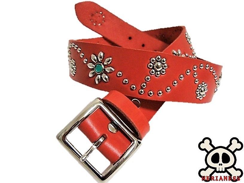 栃木レザー フラワー型スタッズベルト 赤 グリーンスポッツ 40mm幅