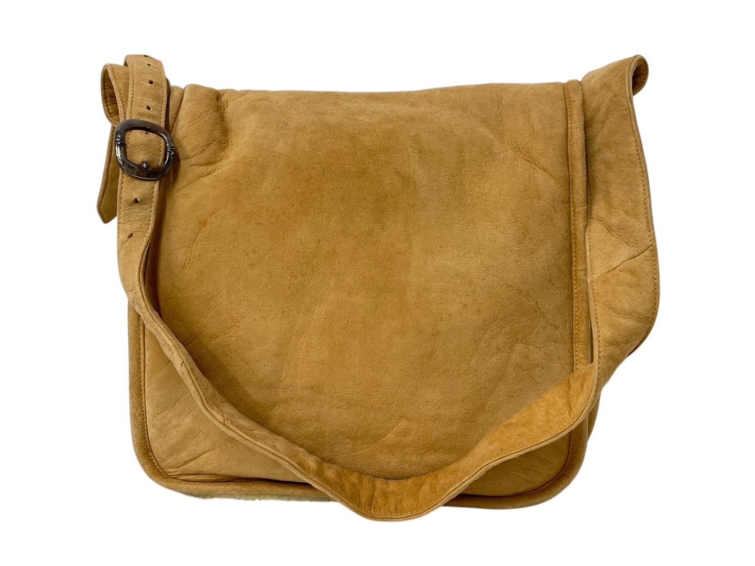 極美品 フェンディ iPhone14ケース 本革 シルバー金具 リボン ブラック