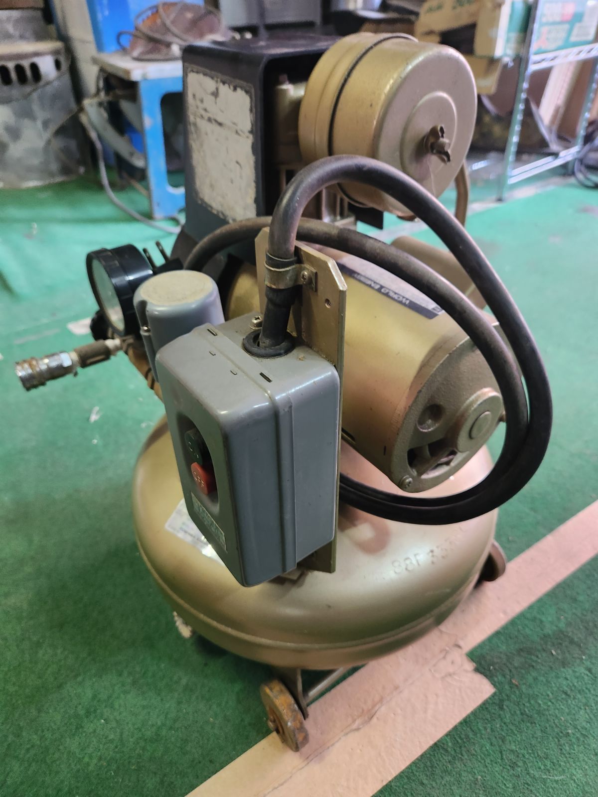 東芝 エアーコンプレッサー 中古 コンプレッサー TOSHIBA 中古 東芝 エアーコンプレッサー - メルカリ