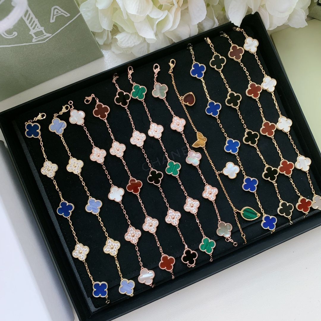Van Cleef & Arpels 青 クローバーブレスレット Van Cleef & Arpels 青いクローバー型エナメルブレスレット