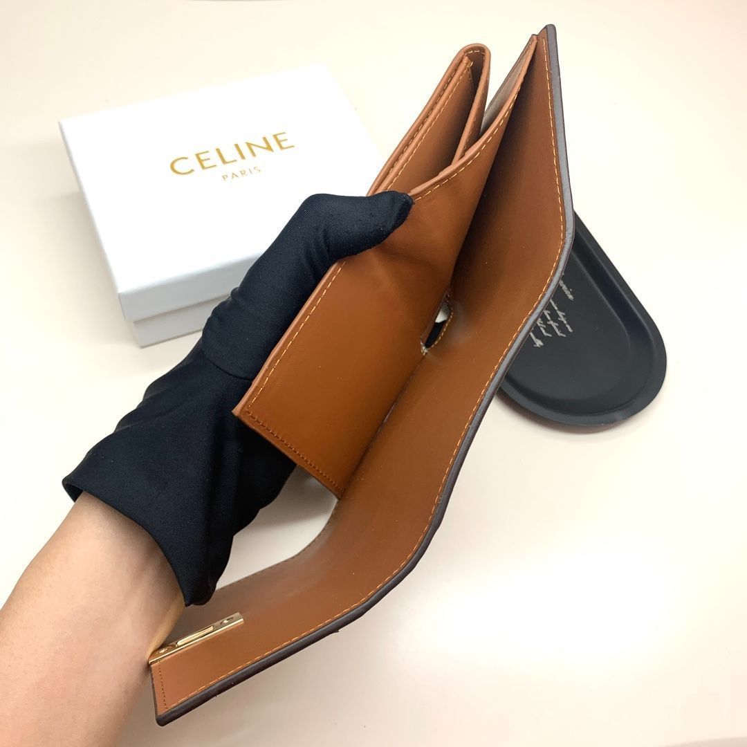 CELINE セリーヌ トリオンフ 三つ折り財布 ターンロック開閉 ブラウン 人気 新品 未使用