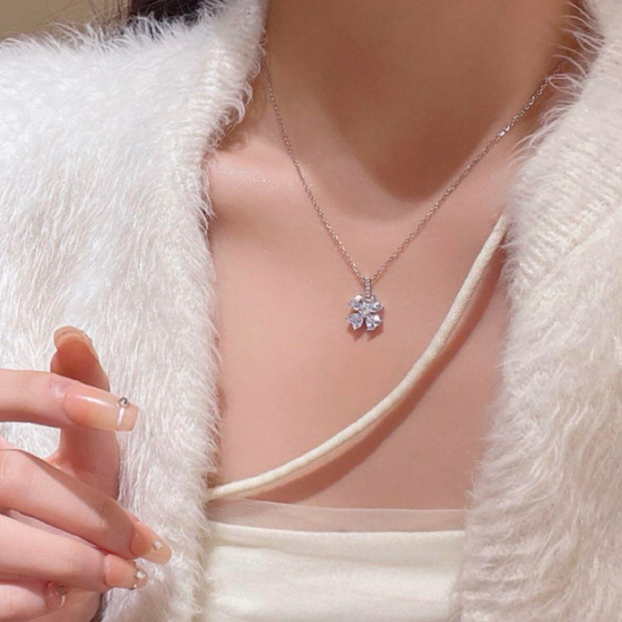 Super Flash Zirconのお花のネックレス 軽くて豪華 キラキラ大人可愛い 