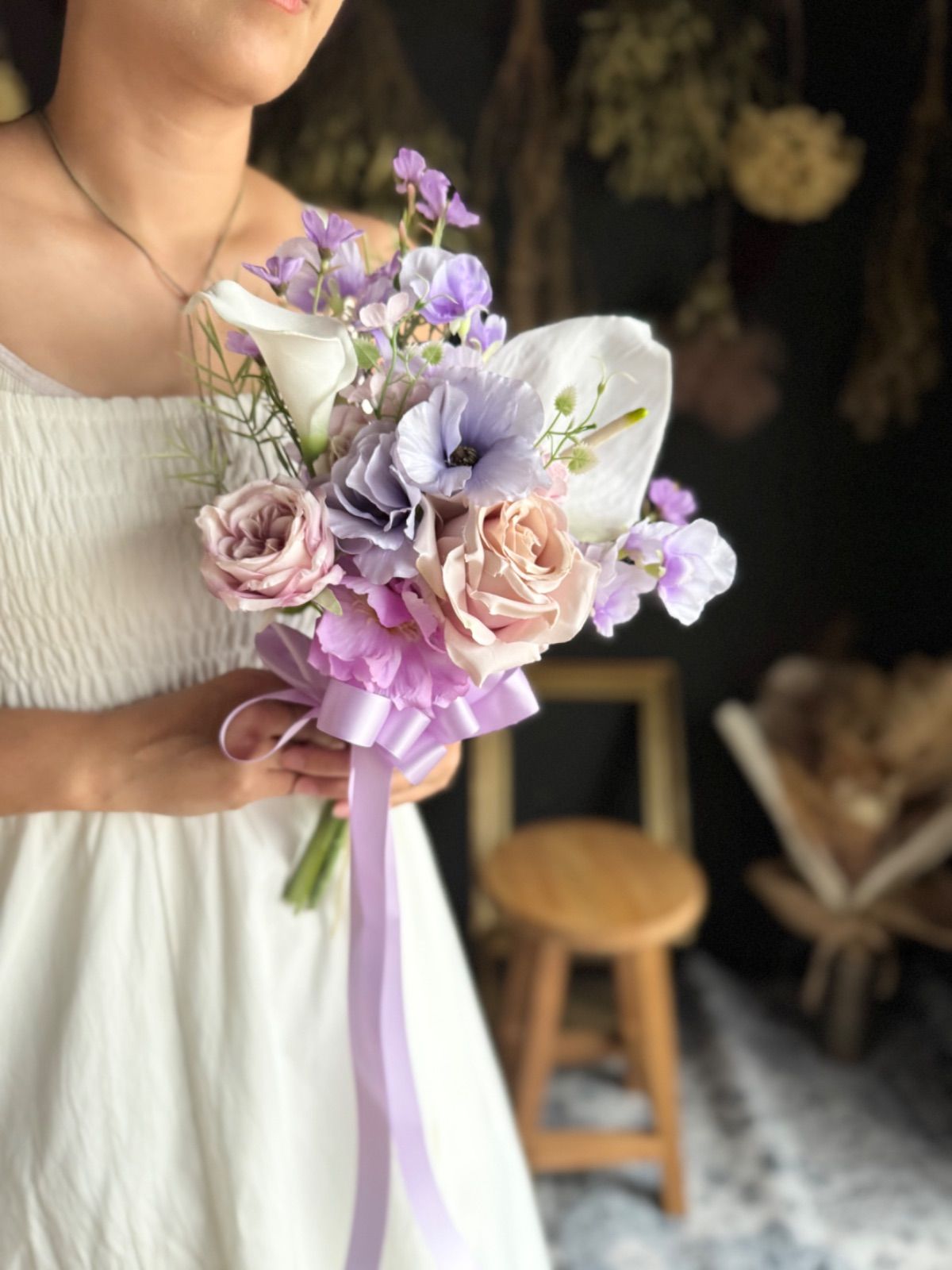 紫×ホワイトクラッチブーケ