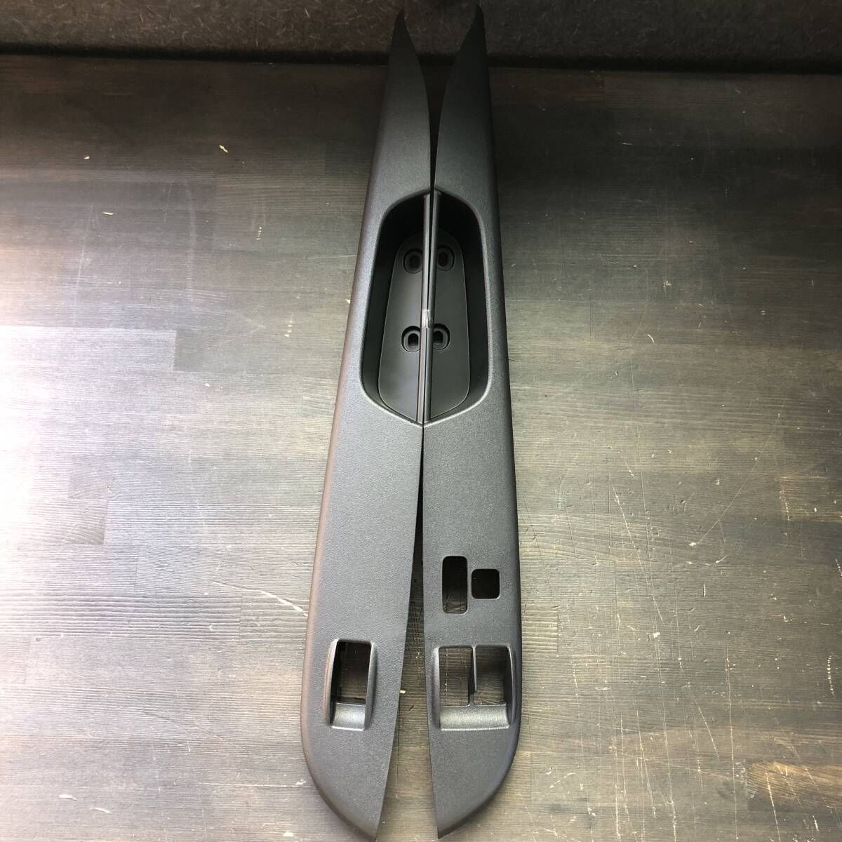 トヨタ 純正 ハイエース レジアスエース フロントアームレスト ベースパネル UPR 左右セット PANEL FRONT ARMREST BASE UPPER LR TOYOTA