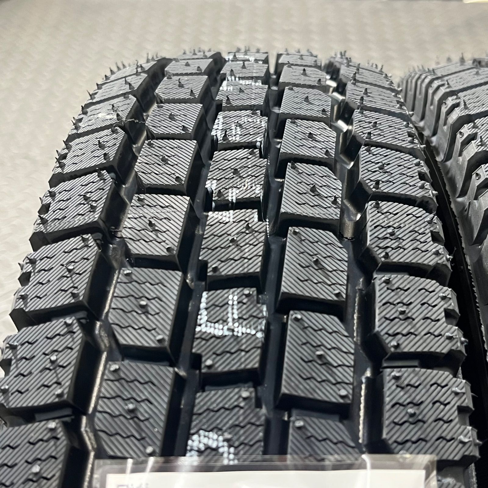 スタッドレスタイヤ