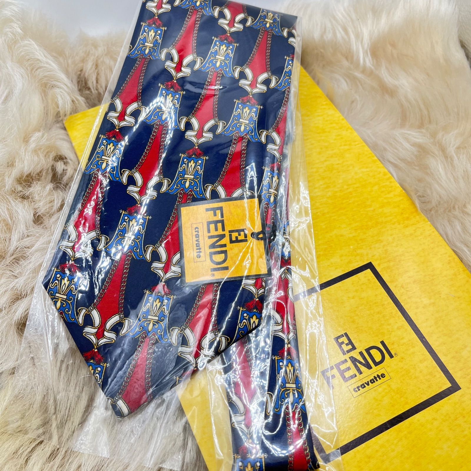 売れ筋がひ贈り物！ FENDI フェンディ メルカリ - ネクタイ タグ付き 未使用品 小物