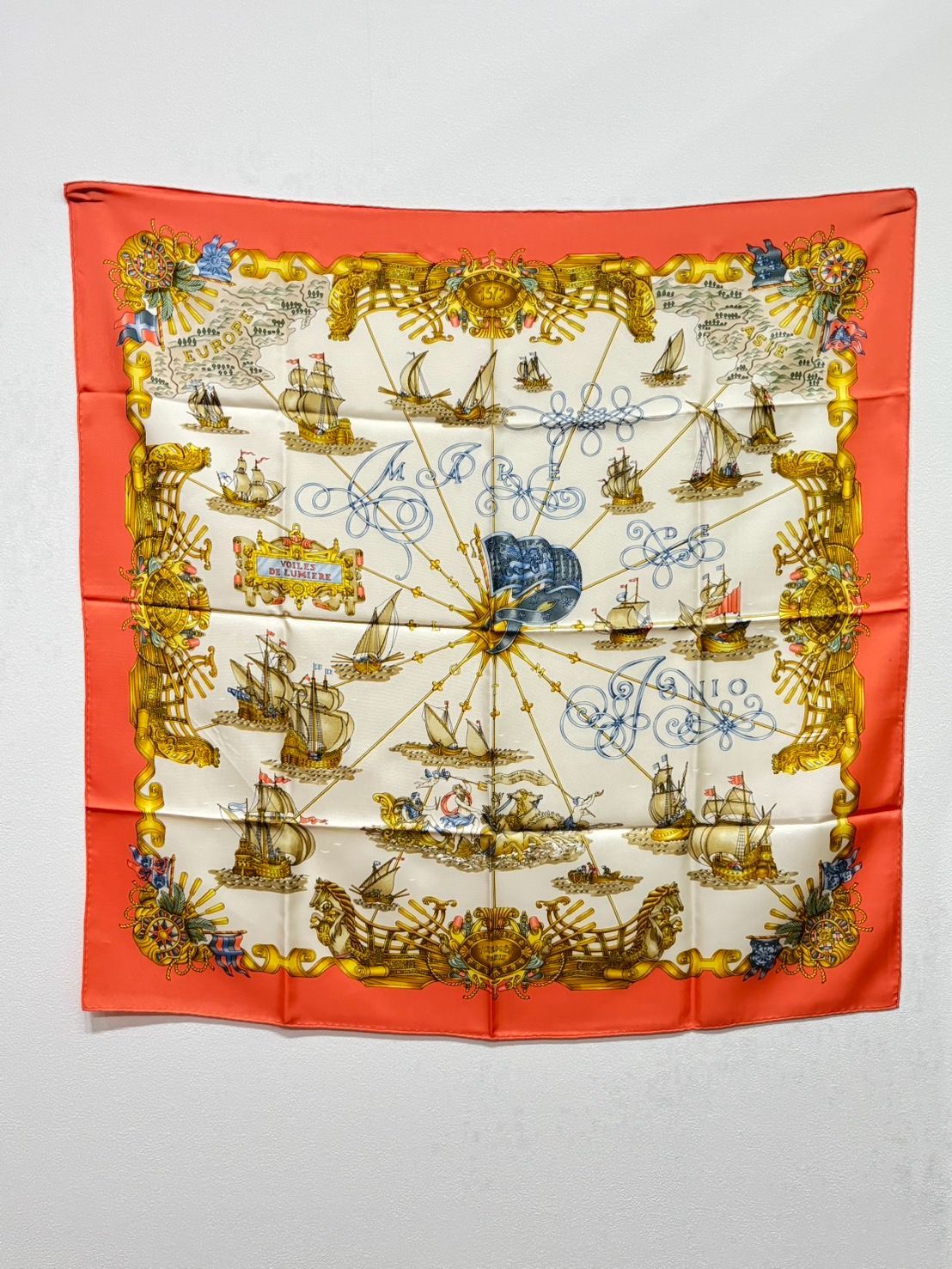 HERMES エルメス カレ９０ VOILESDELUMIERE 光の帆船 シルク レッド系×ホワイト×ゴールド 2656
