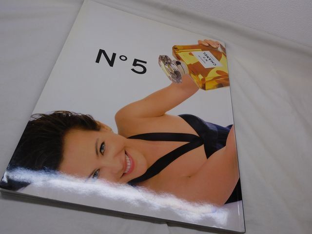 レア CHANEL シャネル 1995年カタログ ブックレット レア CHANEL シャネル 1995年カタログ ブックレット - メルカリ