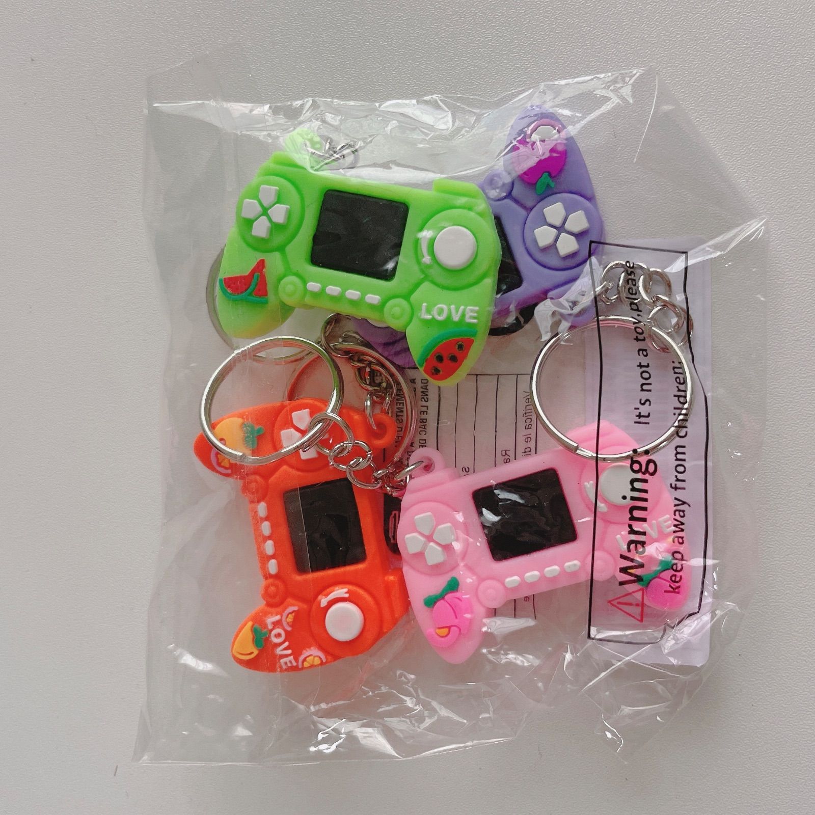 Nintendo ゲーム機キーホルダー　4個セット ゲーム機のコントローラー型キーホルダー 4色セット シルバー