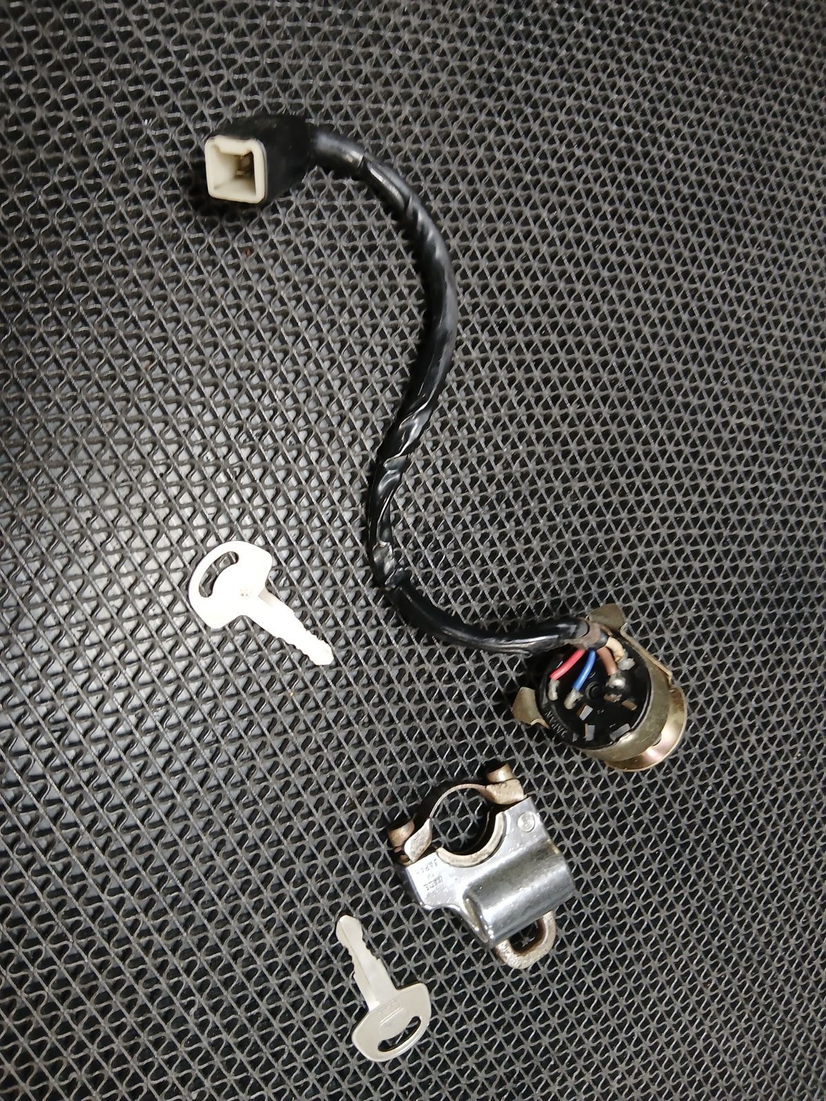 カワサキ W3 純正当時 実動イグニッションメインキー メットホルダ 650-RS 昭和48年 実動車両 W2TT W1SS ダブサン マッハMACH W1SA 旧車絶版 Z 動画あり BRIGHTFACE_UK