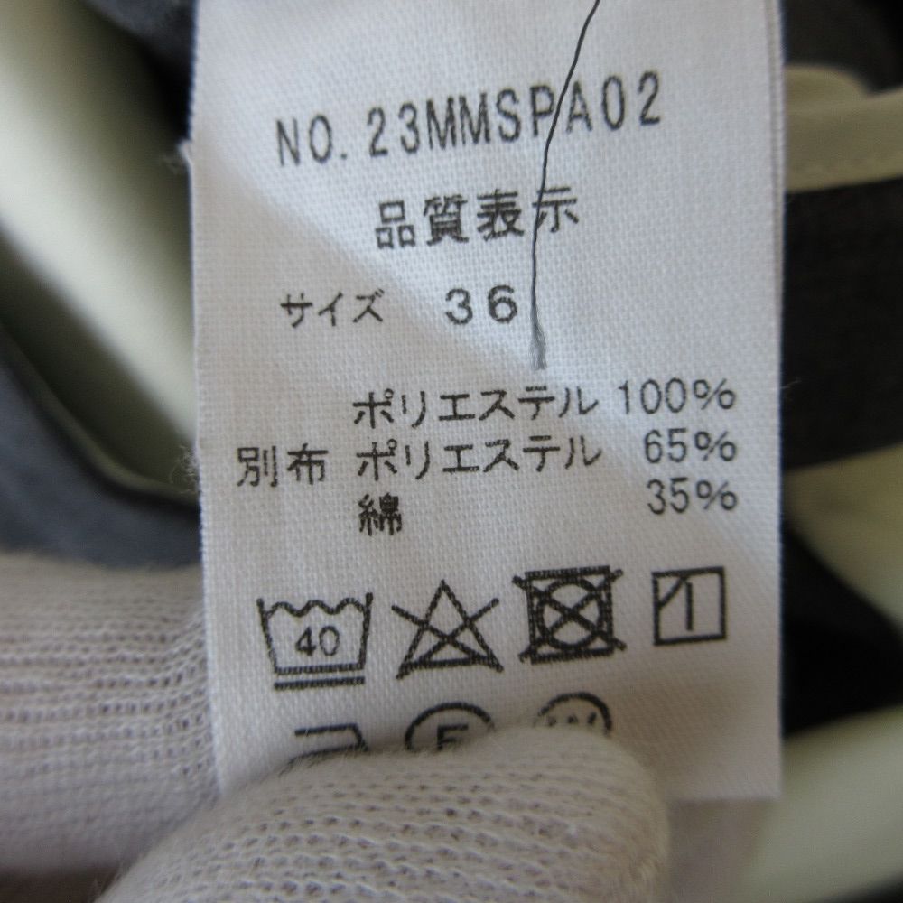 グレー