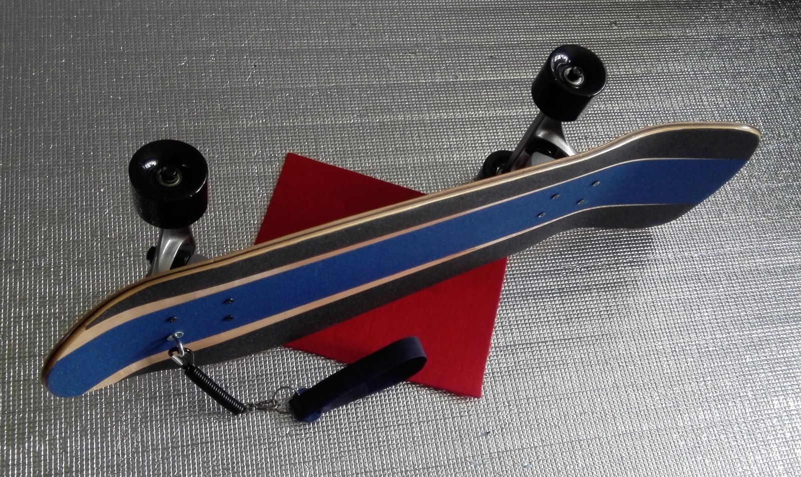 ＜税送料3680円込＞カービングトラック搭載 ＯＬＤクルーザー３０''  P付 送込＞前後カービングトラック搭載 OLDクルーザー30