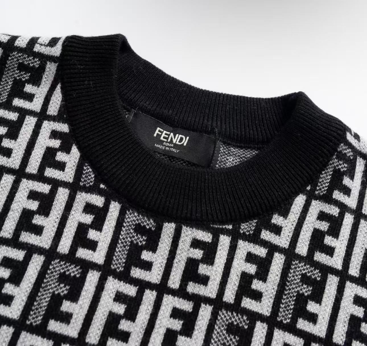 Fendi ロゴパターン 半袖ニット
