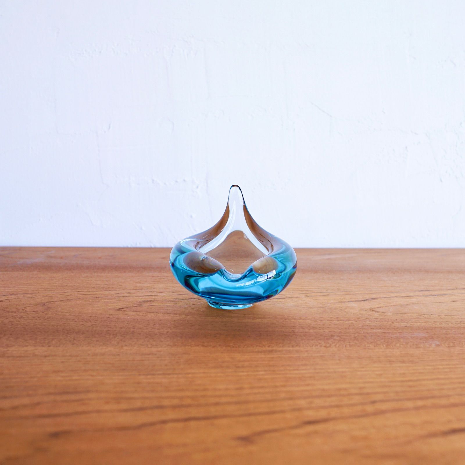 北欧ビンテージ Holmegaard ホルムガード アシュトレイ Tear しずく型 北欧ガラス デンマーク