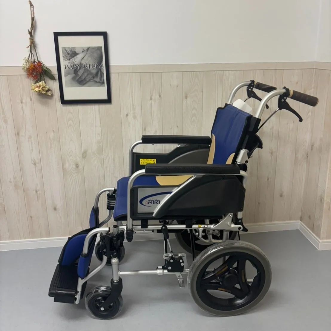 SKT-200 Miki 介助車椅子 コンパクト スキットシリーズ 車椅子 介助式