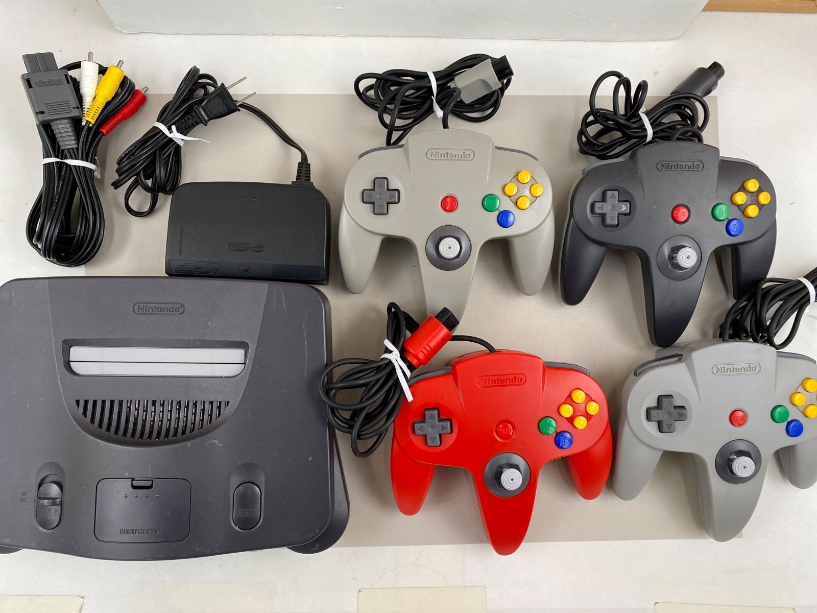 ニンテンドー64 本体　コントローラー4点　動作品
