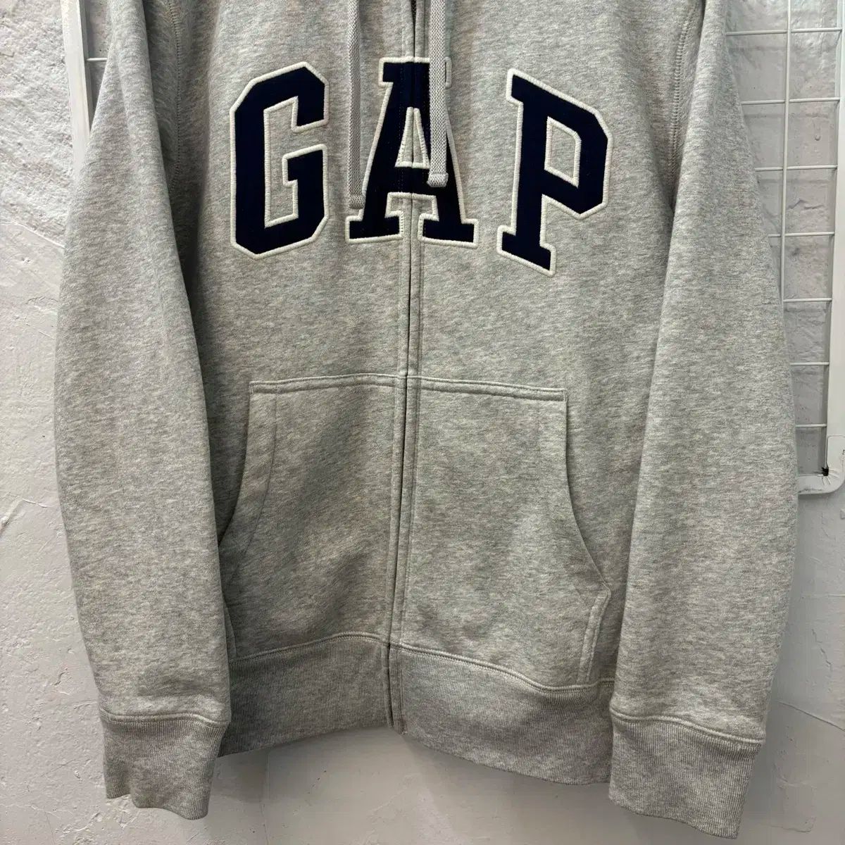   グレー フード付きパーカー S 未使用品 Stussy グレー フード付きパーカー - メルカリ