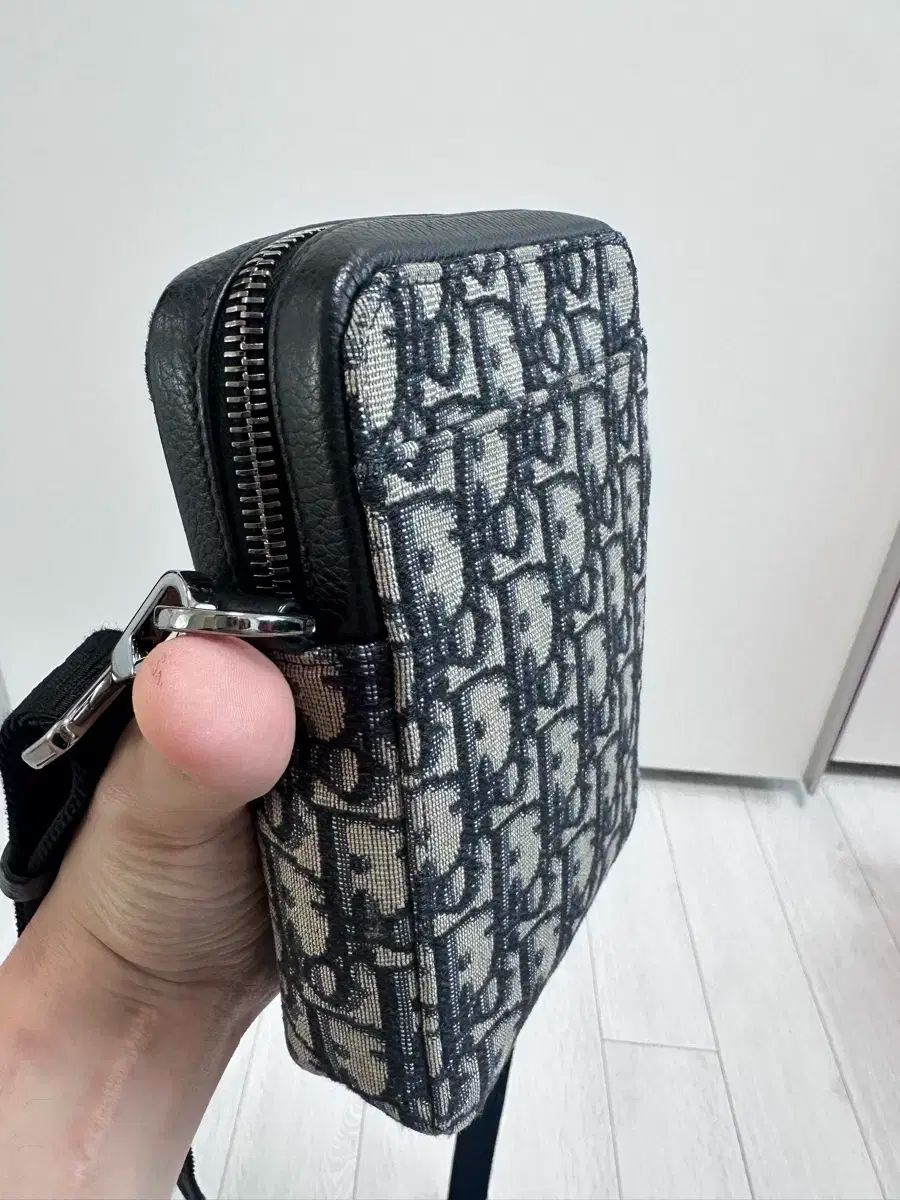 オブリーク ポーチ