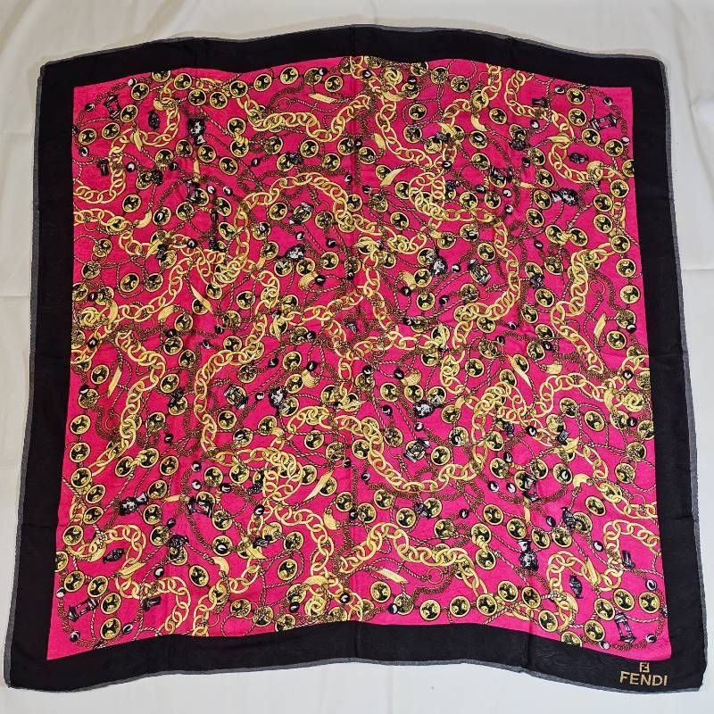 FENDI フェンディ シルク スカーフ ピンク 黒 大判 チェーン柄 - メルカリ