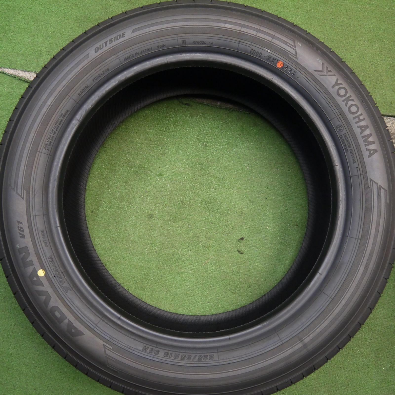 新車外し！25年☆225/55R18 ヨコハマ アドバン V61 タイヤ 18インチ 
