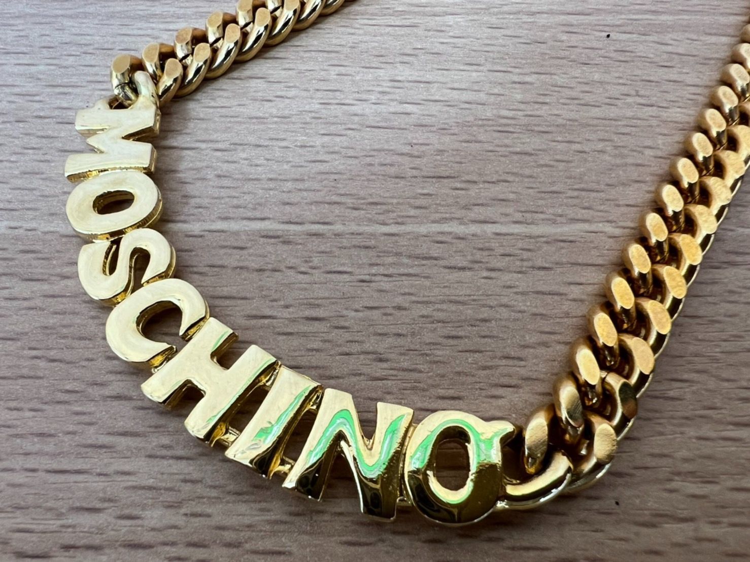 MOSCHINO モスキーノ ゴールド プレート チェーン ネックレス MOSCHINO モスキーノ ゴールドカラーハート ペンダント
