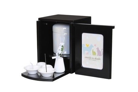 BOXは黒 仏具は白