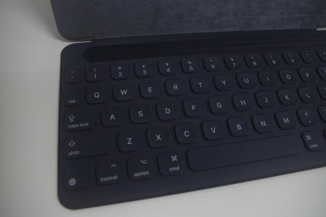 iPad Pro 9.7インチ Smart Keyboard (A1772) MM2L2AM/A ② - 中古