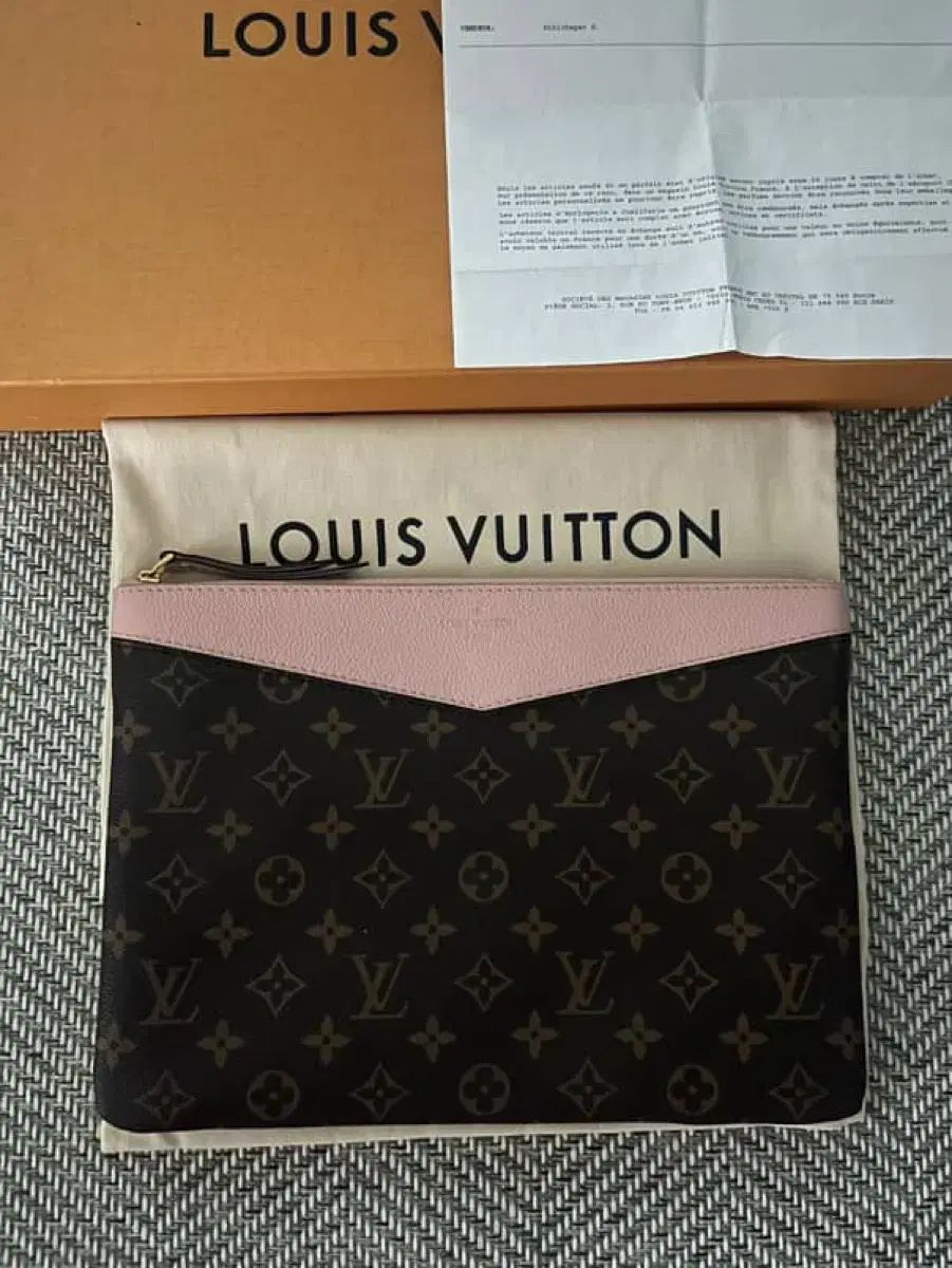 Louis Vuitton ルイヴィトン モノグラム デイリー ピンク クラッチ