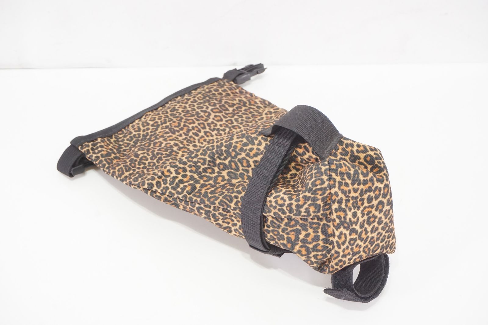 OUTER SHELL ADVENTURE 「アウターシェルアドベンチャー」 ROLLTOP SADDLEBAG LEOPARD サドルバッグ / バイチャリAKIBA店