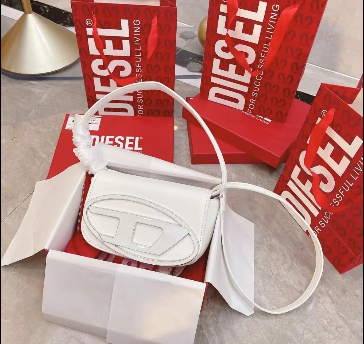 DIESEL ハンドバッグ レディース / ホワイト - メルカリ