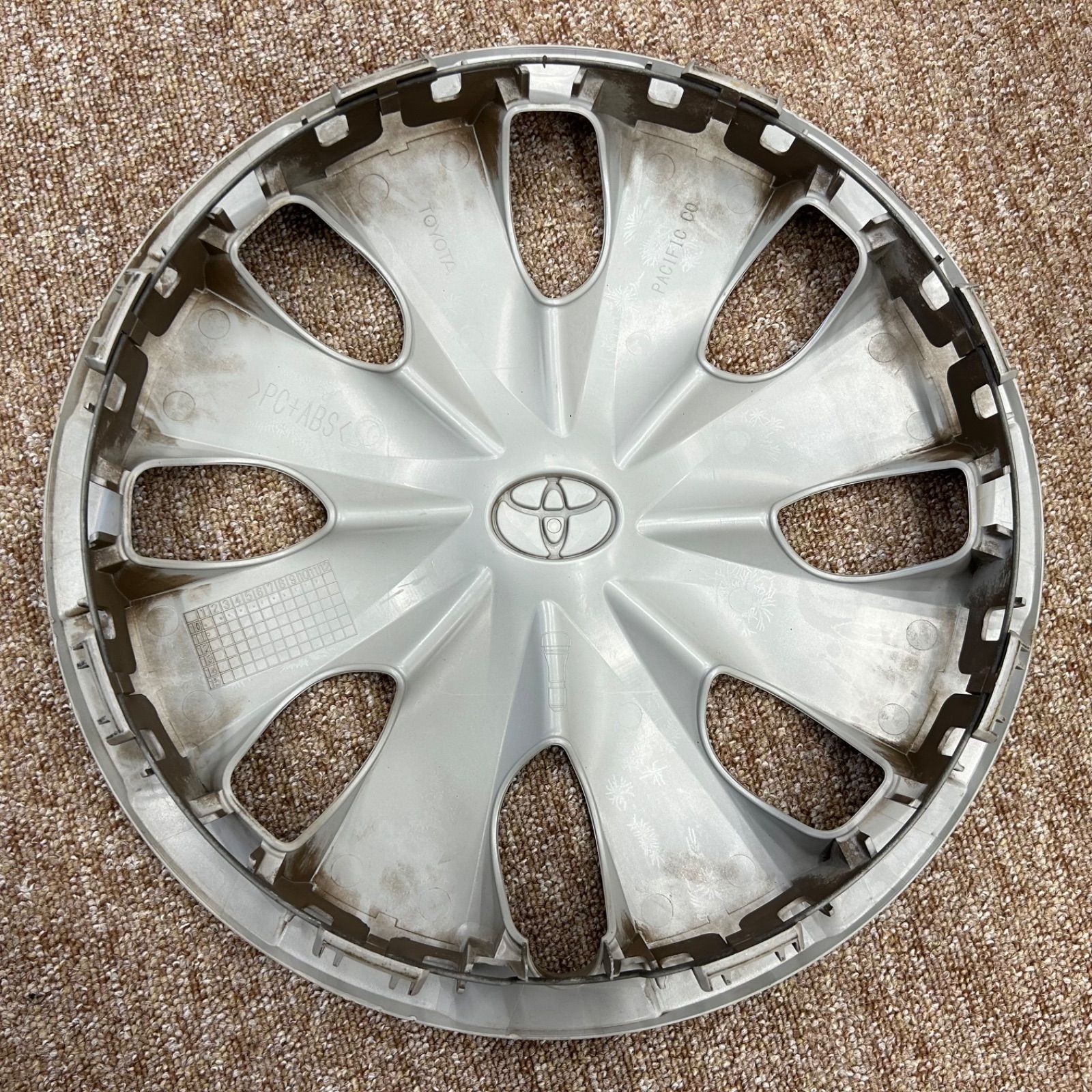 トヨタ 純正ホイールキャップ ヴィッツ 4枚セット売り - メルカリ
