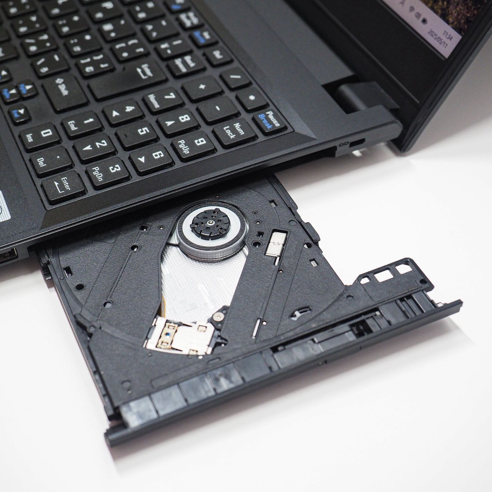 Mouse F5-i7、Windows 11 pro、 インテル Core i7-10510U、512GB SSD