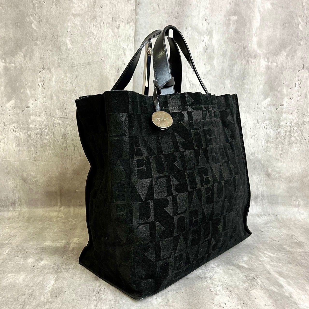 ✨良品✨ FURLA フルラ トートバッグ ハンドバッグ 総柄 ロゴ型押し 
